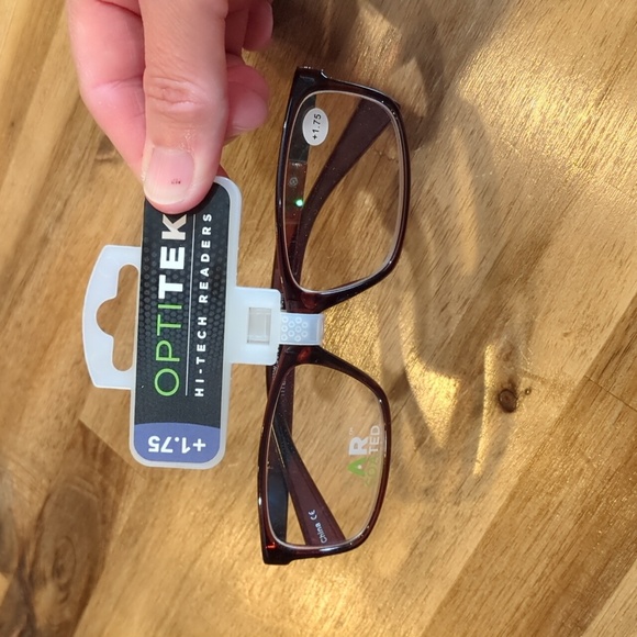 NWT Optitek Hi-Tech readers +1.75 - Picture 6 of 13
